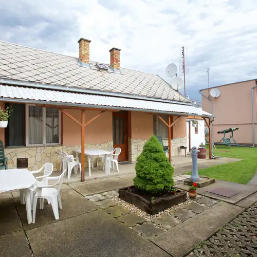 Apartman fedett terasszal