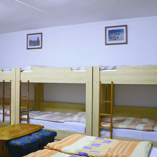 Fenyvesh&aacute;z - 12 &aacute;gyas szoba (F2)