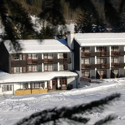 A sz&aacute;lloda profilja