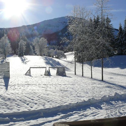 Alpesi táj a szoba ablakából