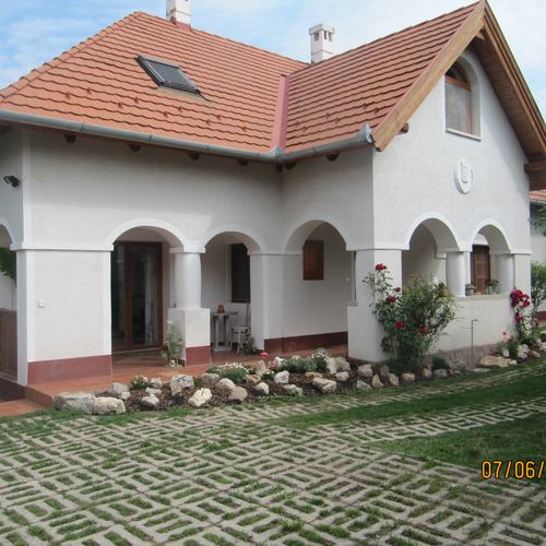 Vendégház parkolóval