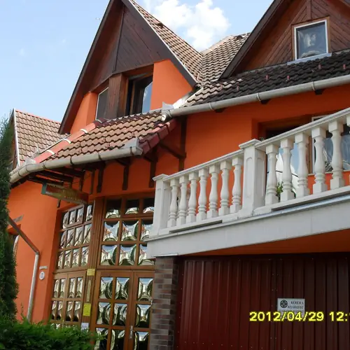 Der&eacute;nyi Apartmanh&aacute;z