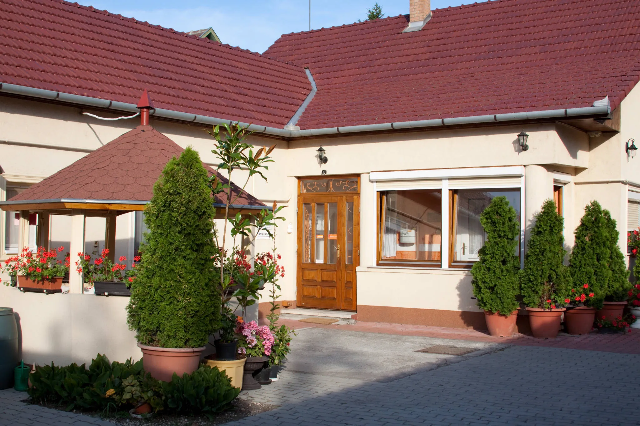 parkol&oacute; r&eacute;szl.