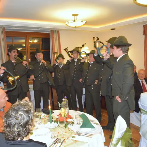 Vadászkürt üdvözlés