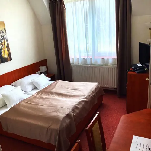 K&eacute;t&aacute;gyas szoba
