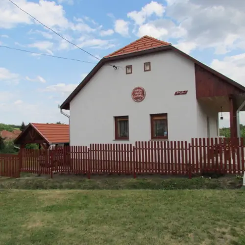 Vend&eacute;gh&aacute;z