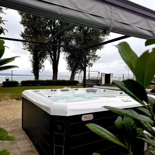 K&uuml;lt&eacute;ri jacuzzink