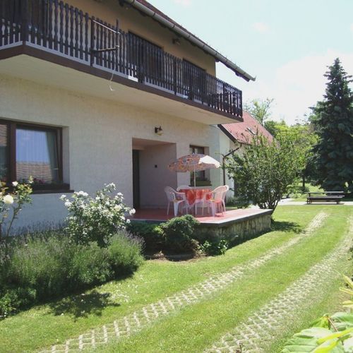 Gyöngyvirág Vendégház Balatonboglár  2