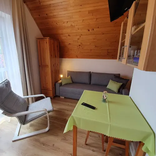 2 -l&ocirc;žkov&aacute; izba na poschod&iacute; s balk&oacute;nom