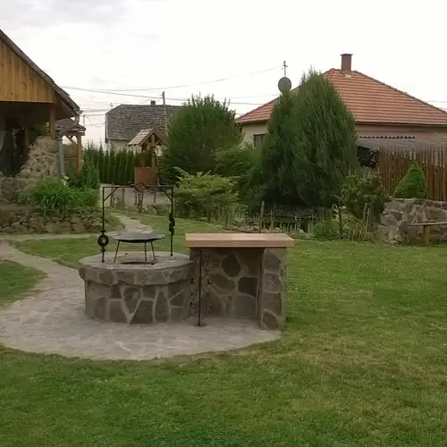 F&eacute;nyk&eacute;p a kertről