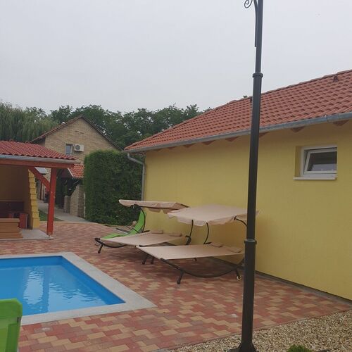 K&uuml;lt&eacute;ri gyermekmedence