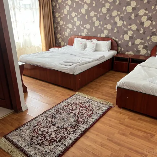 Te invităm să descoperi un loc primitor, cu camere confortabile și o atmosferă plăcută