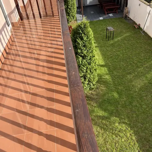 Te invităm să descoperi un loc primitor, cu camere confortabile și o atmosferă plăcută