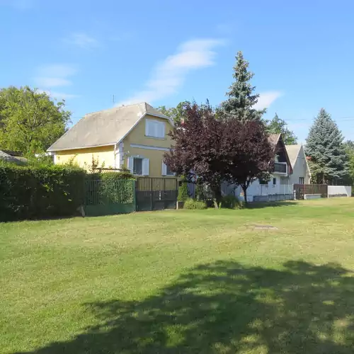 Sárga Villa Balatonkenese 001 kép