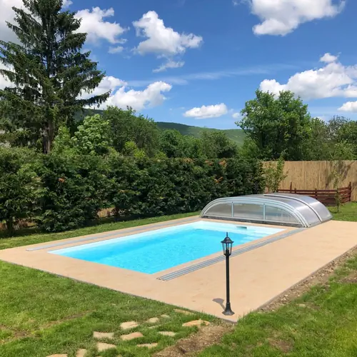 &Uacute;sz&oacute;medence a vend&eacute;gek r&eacute;sz&eacute;re