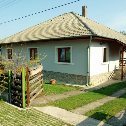 Papr&eacute;te Vend&eacute;gh&aacute;z