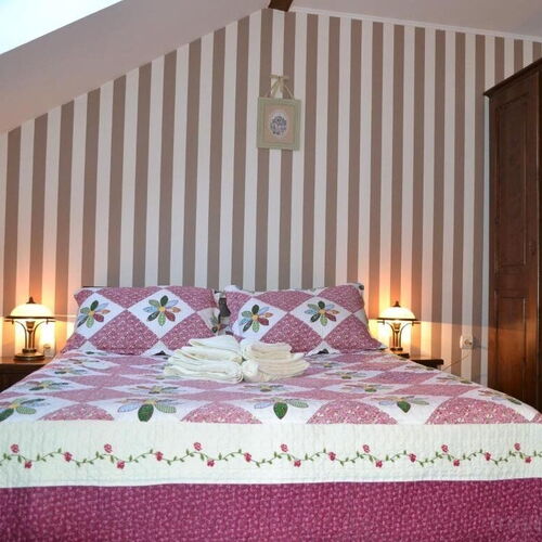 Dormitor matrimonial mansarda cu baie proprie