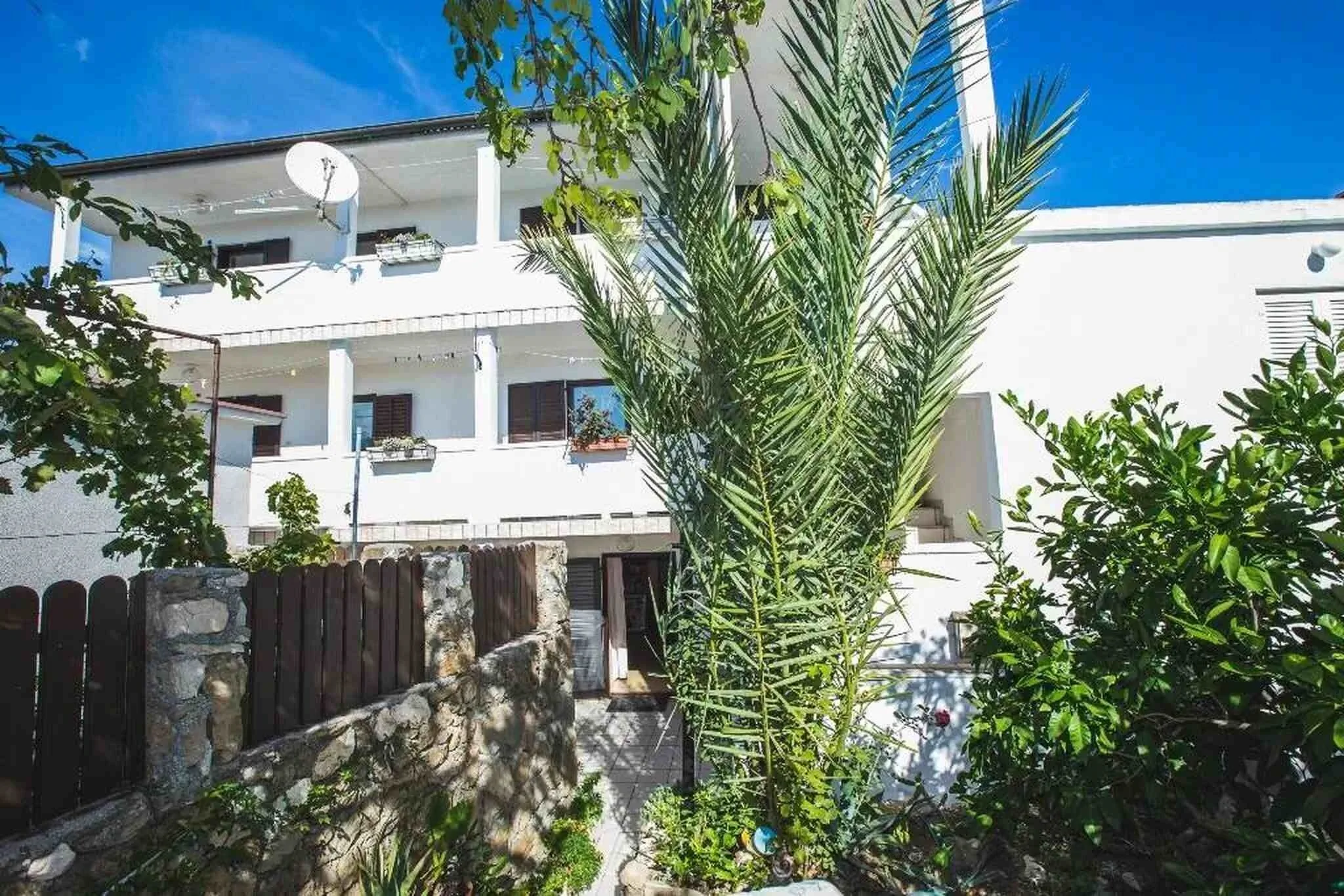 Apartmani Jug Lopar