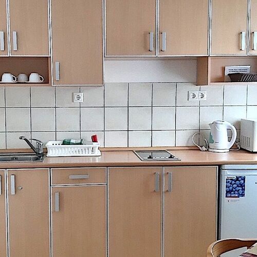 teljesen felszerelt konyha