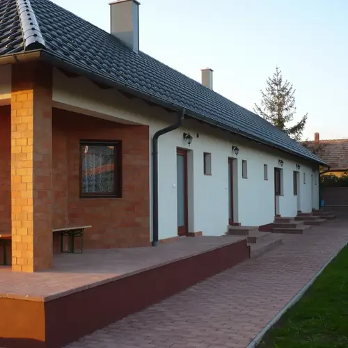 H&aacute;ts&oacute; udvar