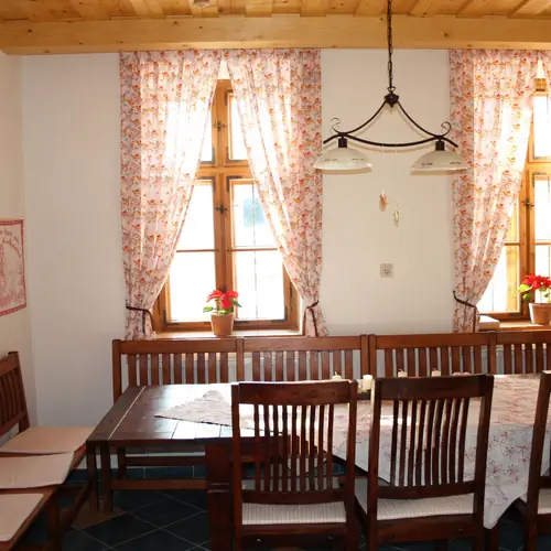 &Eacute;tkező a d&eacute;lelőtti napf&eacute;nyben