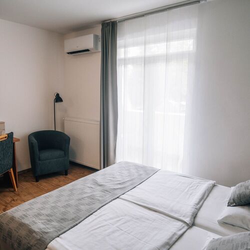 Standard kétágyas erkélyes szoba