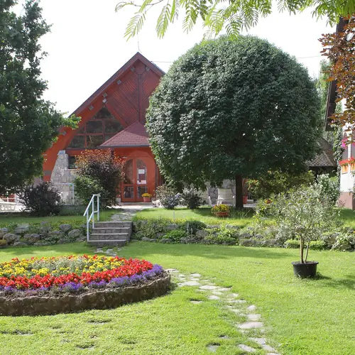 F&uuml;rdőh&aacute;z k&iacute;v&uuml;lről 2