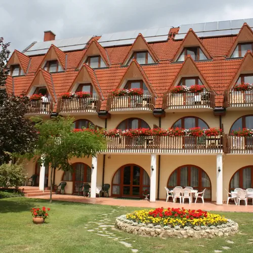 &Aacute;gnes Hotel d&eacute;li oldal