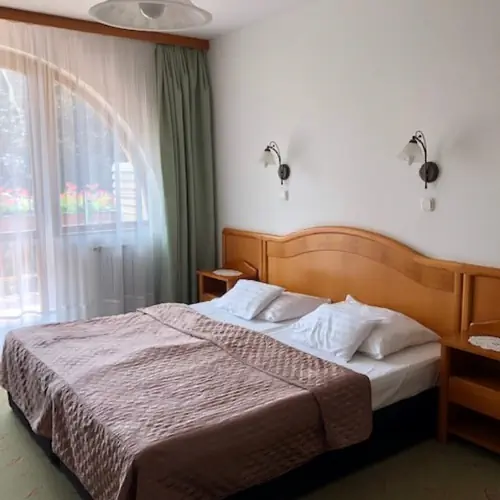 Francia&aacute;gyas szoba 2