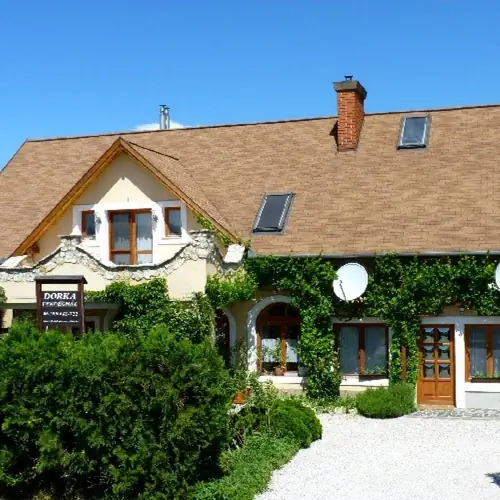 Dorka vend&eacute;gh&aacute;z