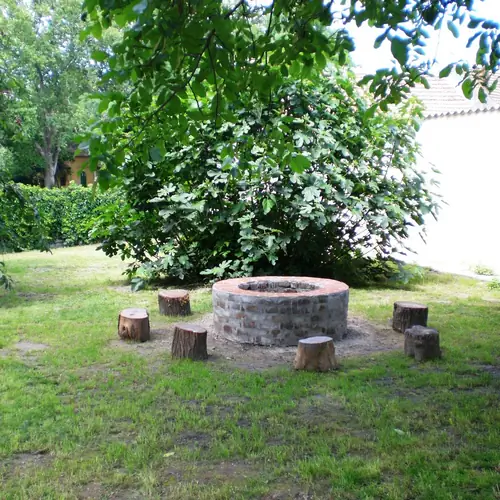 F&eacute;nyk&eacute;p a kertről