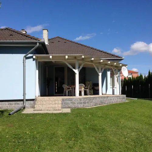 F&eacute;nyk&eacute;p a kertről