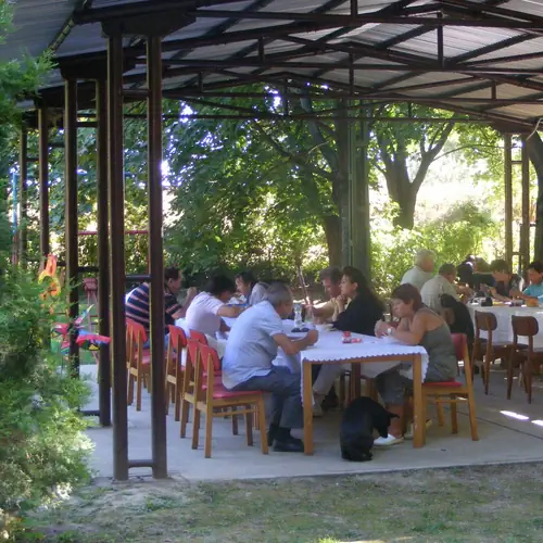 Fedett k&uuml;lt&eacute;ri eb&eacute;dlő