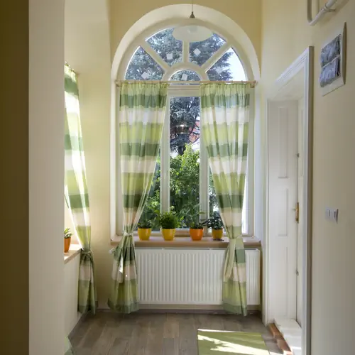 Csal&aacute;dias belső