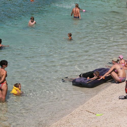 Plaža ispred objekta