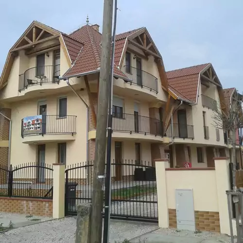 Korona Apartmanház Cserkeszőlő 003 kép