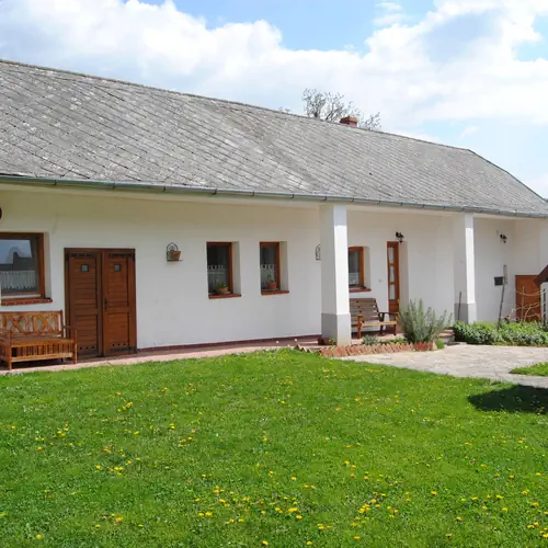 Fénykép belső udvarról