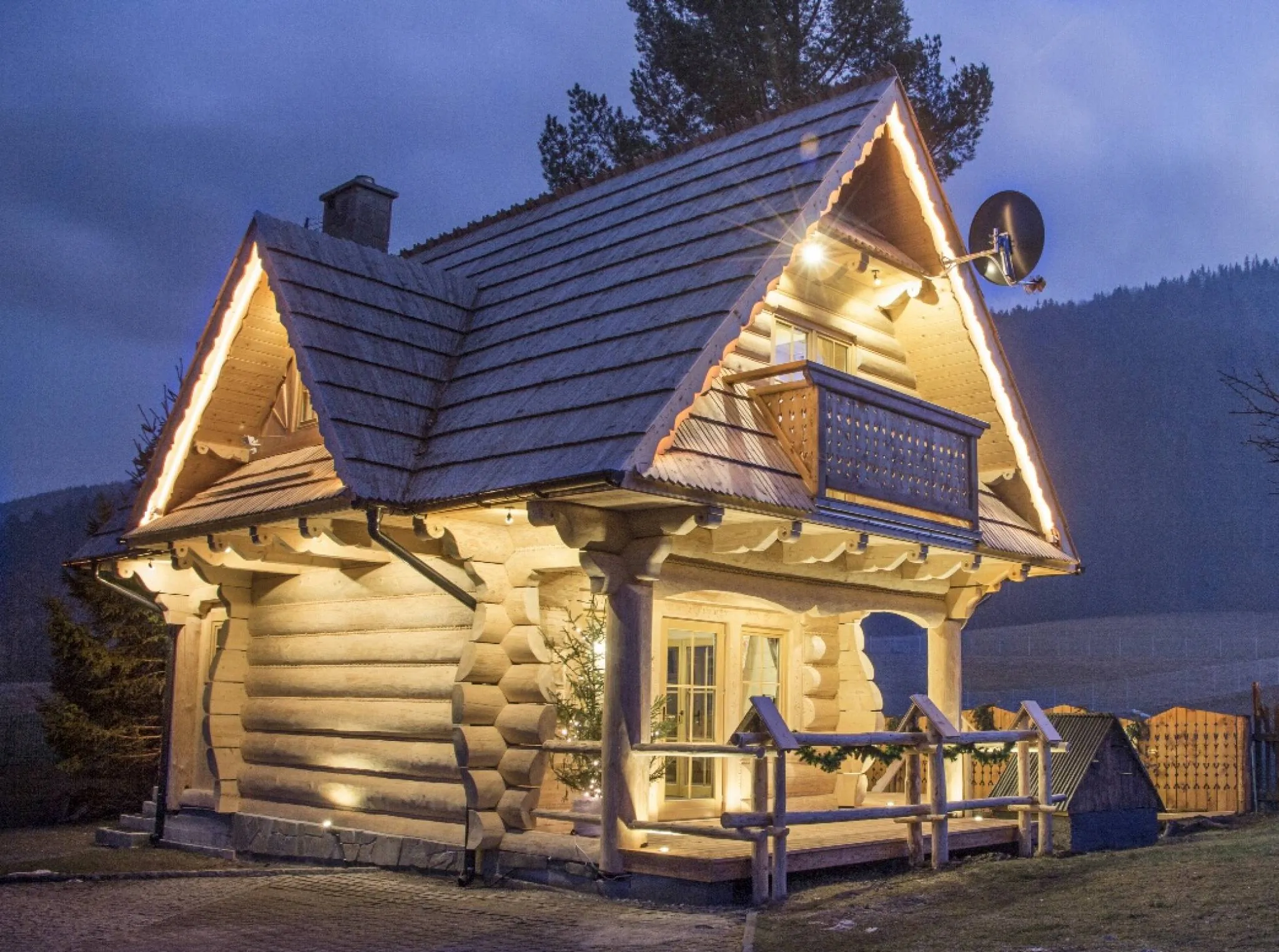 Fotografia domku drewnianego