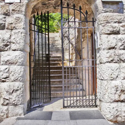 Kalm&aacute;r Panzi&oacute; bej&aacute;rati kapu 