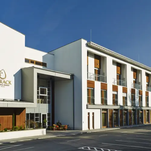 Barack Thermal Hotel