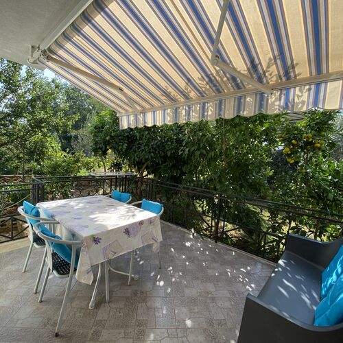 terasa u sobi NORA sa kupatilom 