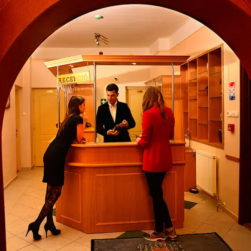 Fot&oacute; a recepci&oacute;r&oacute;l