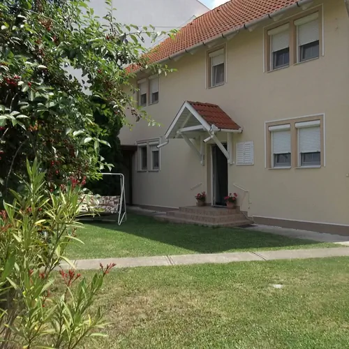 Fot&oacute; belső udvarr&oacute;l