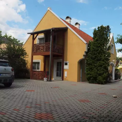 Sárga Rózsa Apartmanház Balatongyörök 005 kép