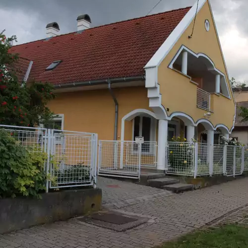 Sárga Rózsa Apartmanház Balatongyörök 003 kép
