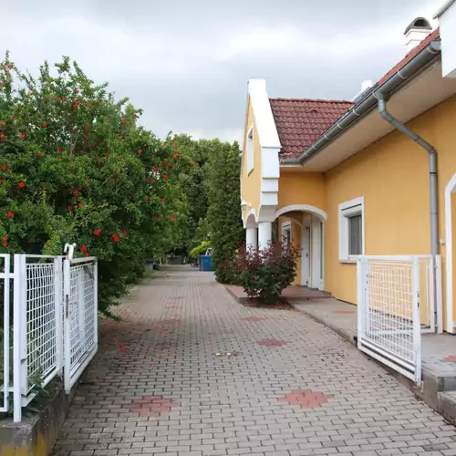 Sárga Rózsa Apartmanház Balatongyörök 004 kép