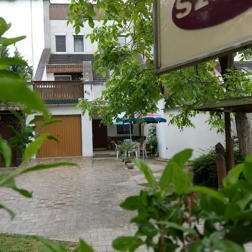 Rent a Scooter Vendégház Zamárdi 001 kép