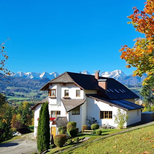 Haus L&ouml;ger Apartments im Herbst