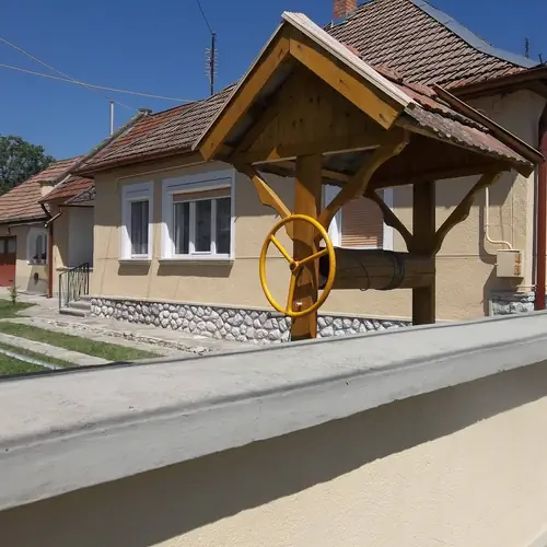 K&eacute;p az &eacute;p&uuml;letről