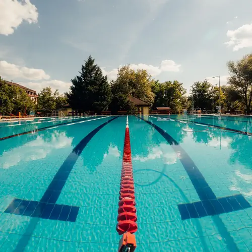 &Uacute;sz&oacute;medence